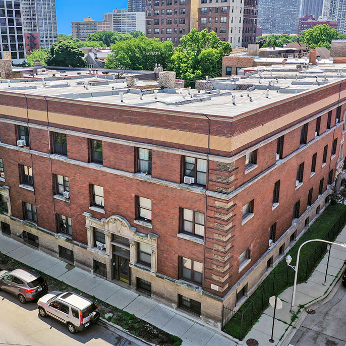 23-unit multifamily building at 821 W. Montrose Ave, sold by Essex Realty Group, a leader among real estate companies in Chicago.