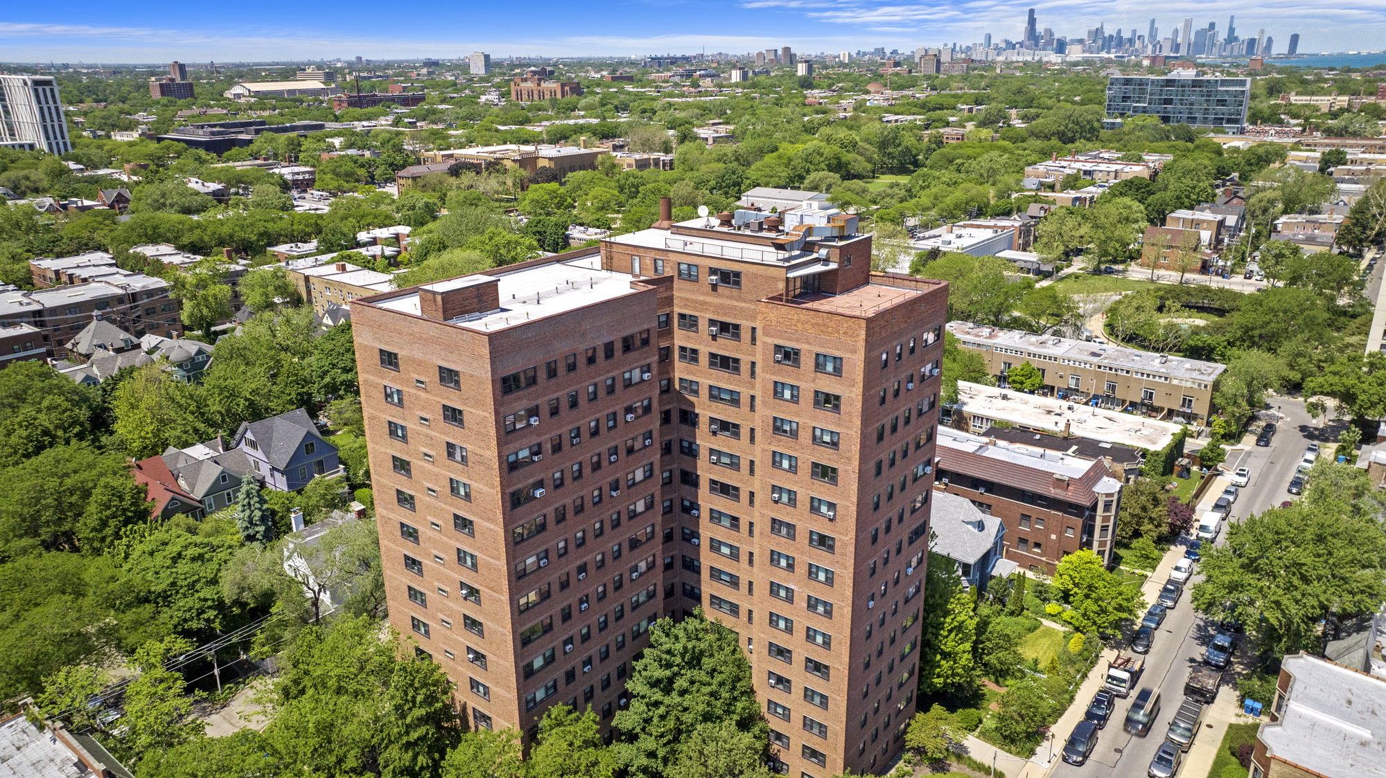 124-unit building at 5550 S. Dorchester Avenue, featured in top commercial real estate Chicago listings and sold by Essex Realty Group.