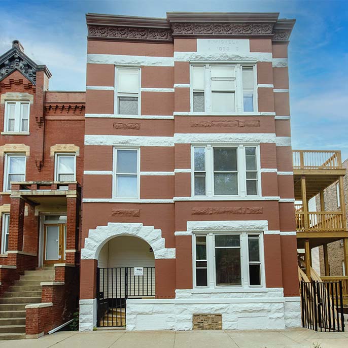 Exterior of 8-unit Chicago multifamily building listed for sale by Chicago brokers Essex Realty Group.