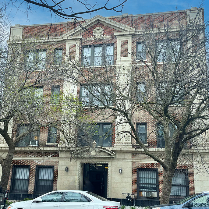 45-unit multifamily building at 1414 West Pratt Blvd., sold by Essex Realty Group, a trusted real estate brokerage Chicago firm.