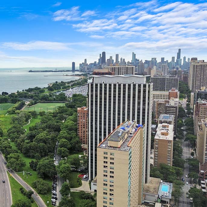 Chicago Multifamily Market Report 2025Chicago Multifamily Market Report 2025 with Chicago skyline