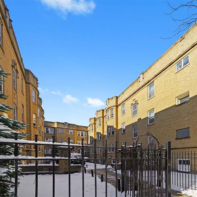 Ravenswood 18-unit apartment sale at 4534.5–4538 N. Wolcott Avenue in Chicago