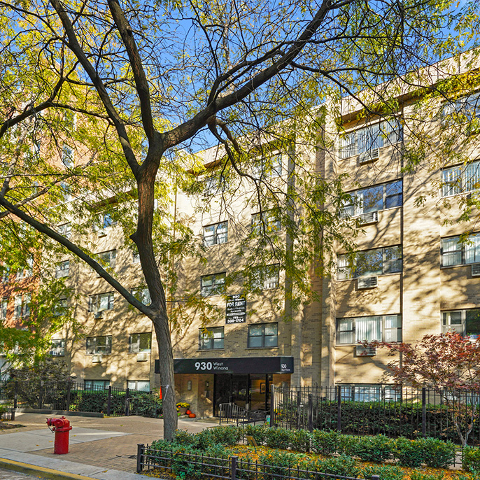 Uptown Chicago apartment building sale at 930 W. Winona St., 64-unit multifamily property