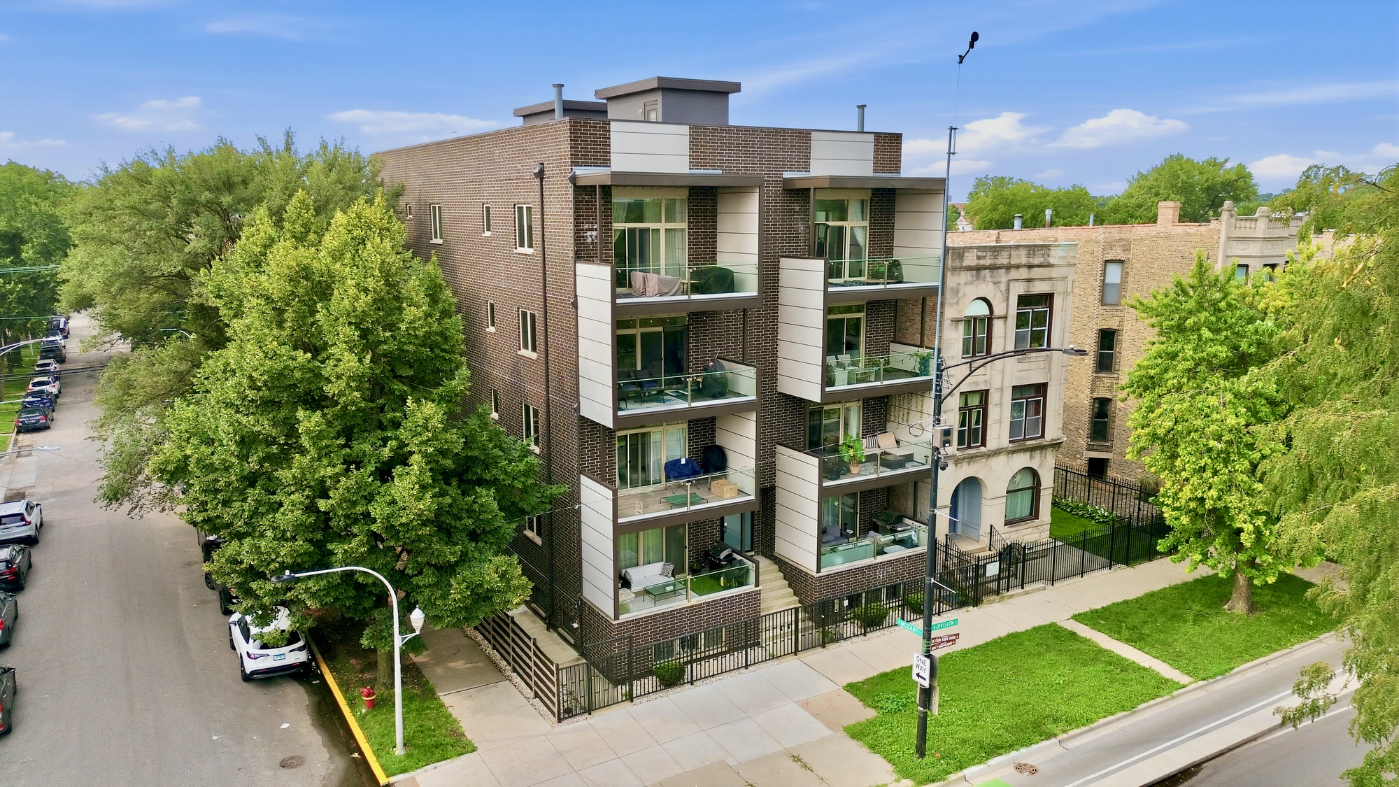 2835 W. Division Street eight-unit multifamily property in East Humboldt Park